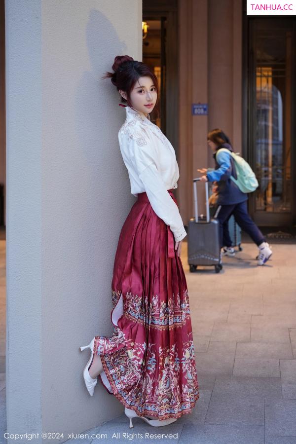 美七Mia  [XiuRen]高清写真图 2024.01.19 No.7985 美七Mia 古装美腿第2张图片